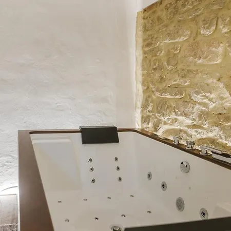 Apartment Idromassaggio Nel Borgo Monte Roberto
